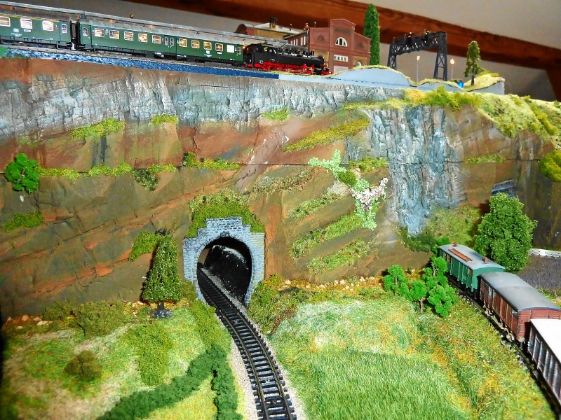 236 Stollenn.JPG - Die Felswand über der Ausfahrt vom Stollenn-Tunnel zur Strecke Oberennau